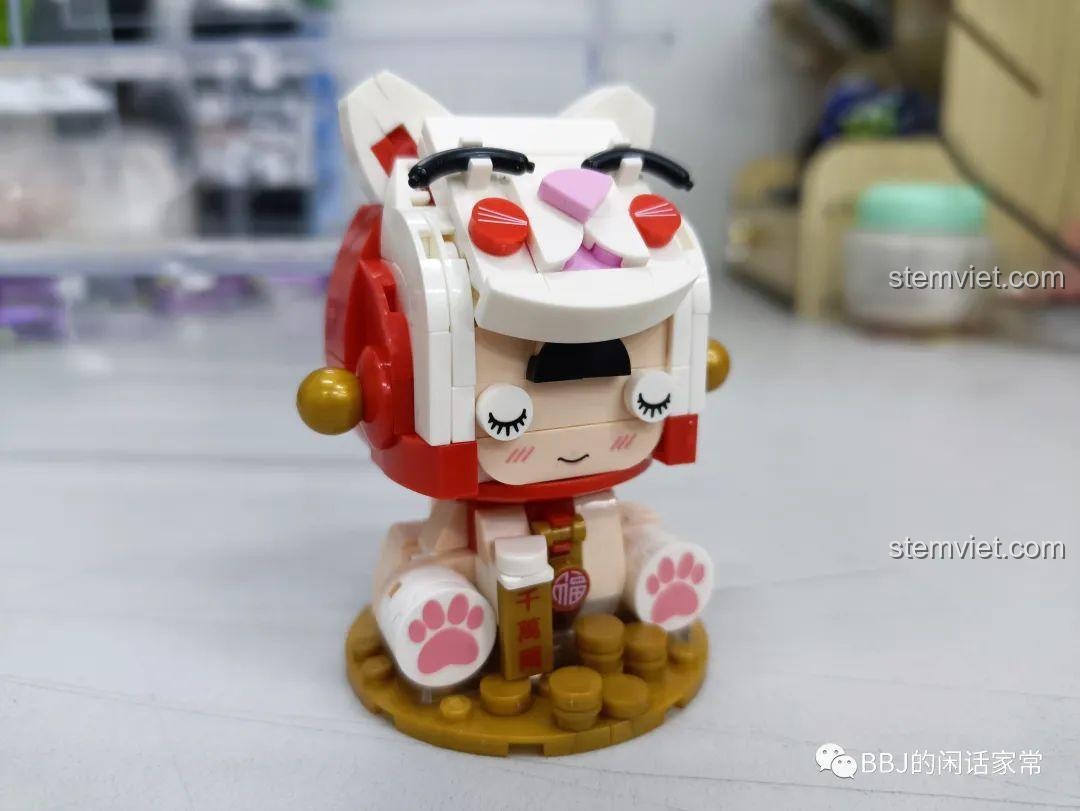 Cận cảnh các chi tiết in sắc nét trên mô hình Mèo Thần Tài Xiao Meng Ji 2053, bao gồm mắt, má và bàn chân.