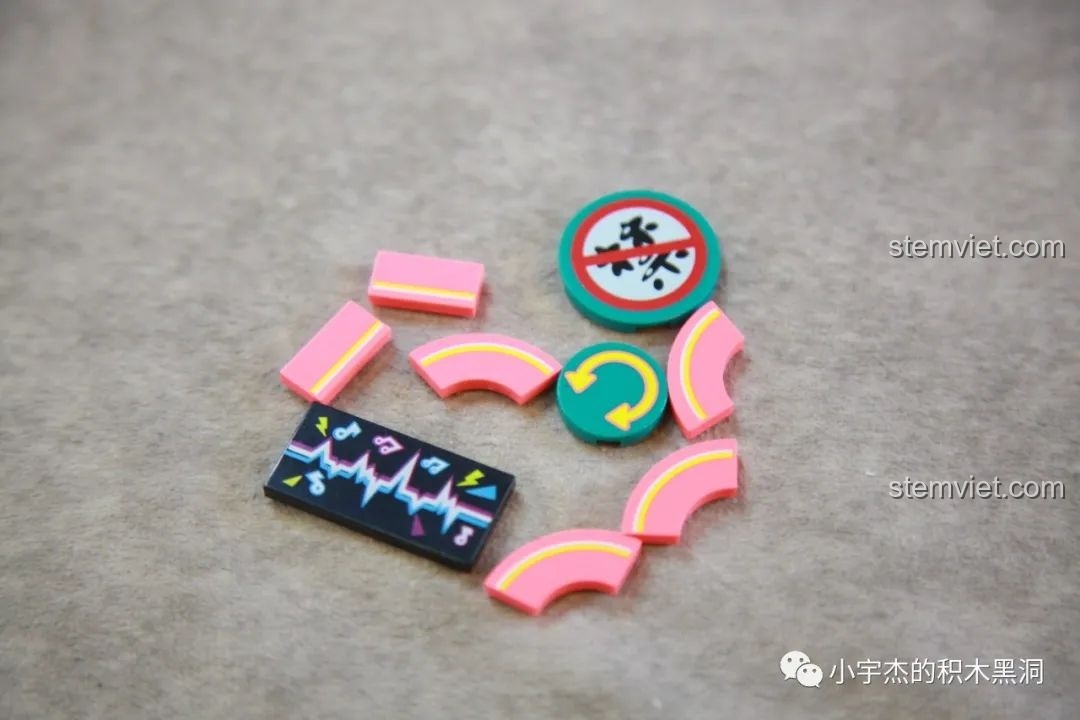 Cận cảnh các mảnh ghép được in họa tiết sắc nét của bộ SEMBO 613113, tăng thêm tính thẩm mỹ cho mô hình.