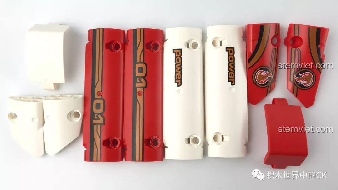 Các chi tiết panel được in họa tiết sẵn của bộ đồ chơi lắp ráp Súng Xung Phong Huyết Sắt 7017.