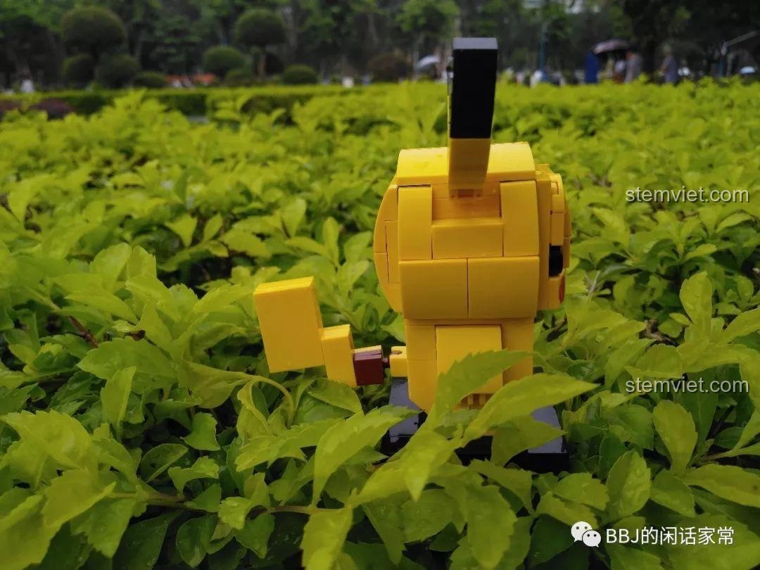 Chi tiết phần đuôi có khớp nối của mô hình Pikachu, cho phép người chơi điều chỉnh và tạo dáng linh hoạt.