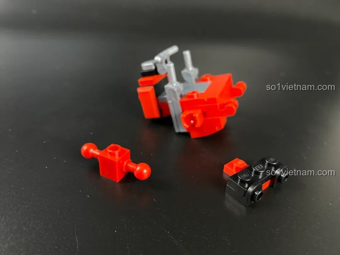 Các chi tiết nhỏ dùng để lắp ráp phần khớp vai của Mecha Geed, cho thấy sự phức tạp trong thiết kế.