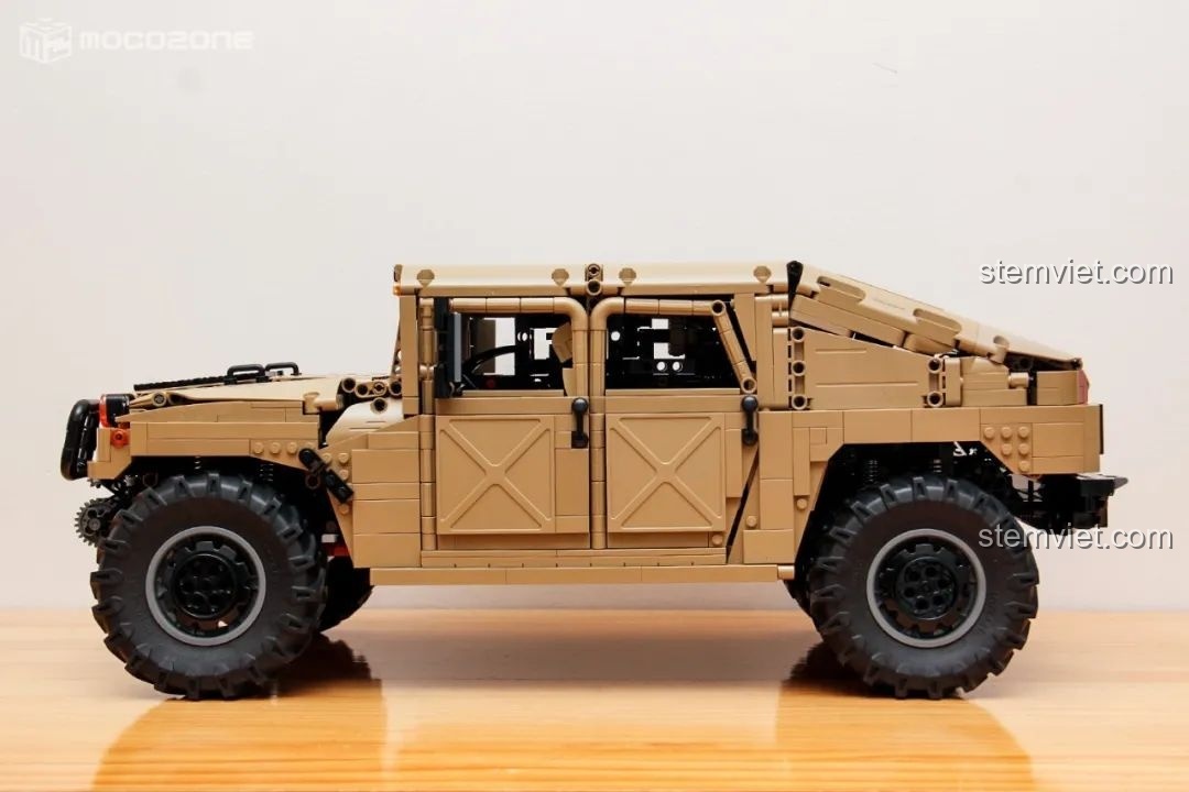 Chi tiết khung cửa xe Humvee H1.