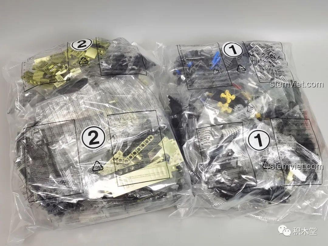 Các túi chi tiết của bộ lắp ráp Cỗ máy cơ khí hầm hố Panlos Brick được phân loại và đánh số thứ tự rõ ràng.