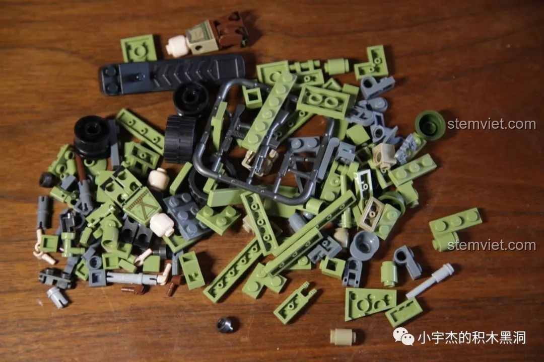 Toàn bộ chi tiết từ túi số 1 của bộ Panlos 631004A được đổ ra để chuẩn bị lắp ráp pháo dã chiến.