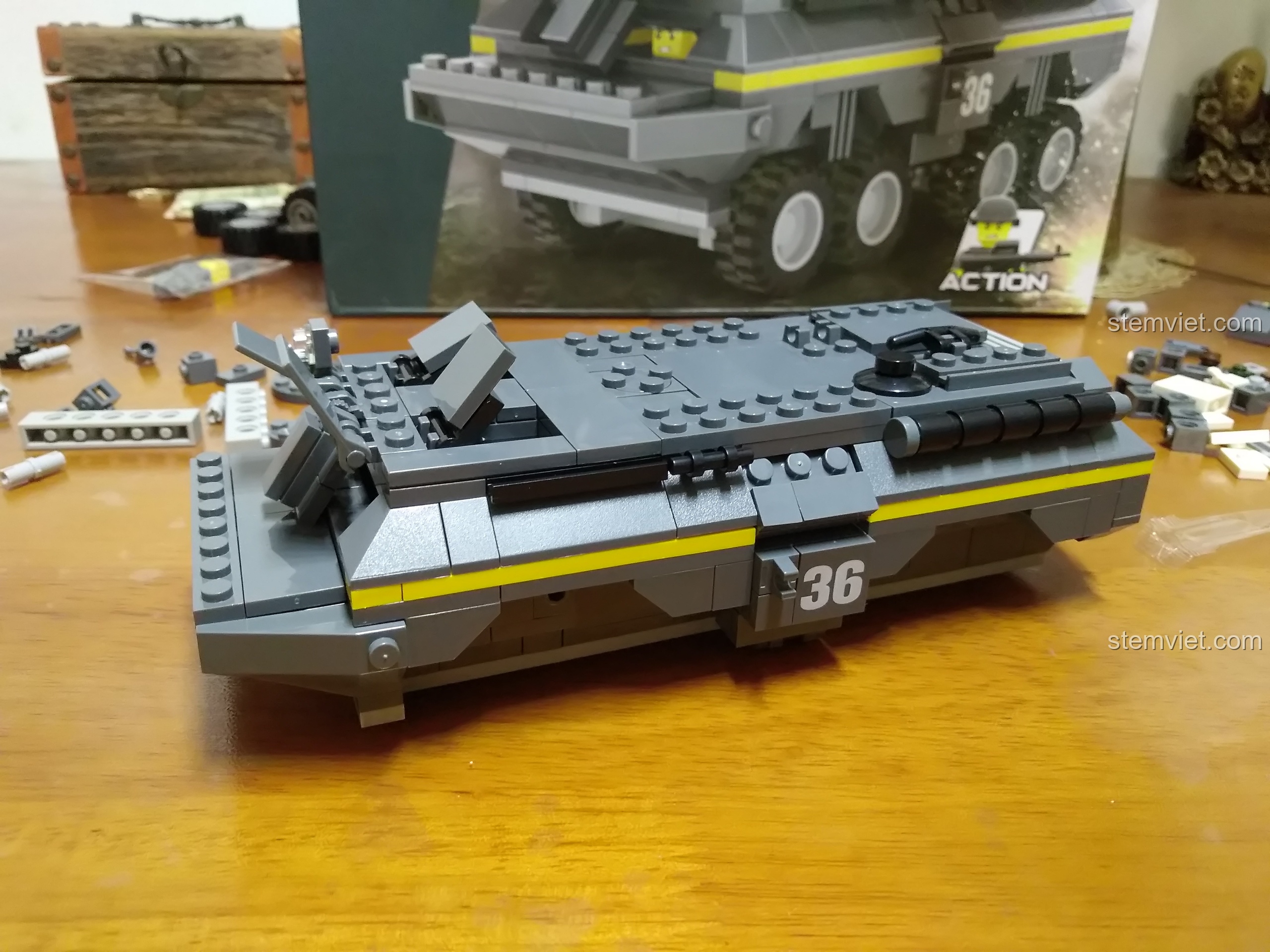 Cận cảnh phần thân xe của bộ lắp ráp Xe Bọc Thép WANGE 3661, cho thấy các chi tiết được lắp ghép tỉ mỉ.