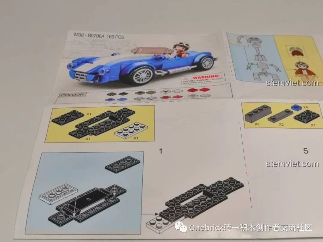 Cận cảnh một bước trong sách hướng dẫn lắp ráp xe mui trần Sluban, cho thấy các chi tiết cần dùng ở mỗi bước.