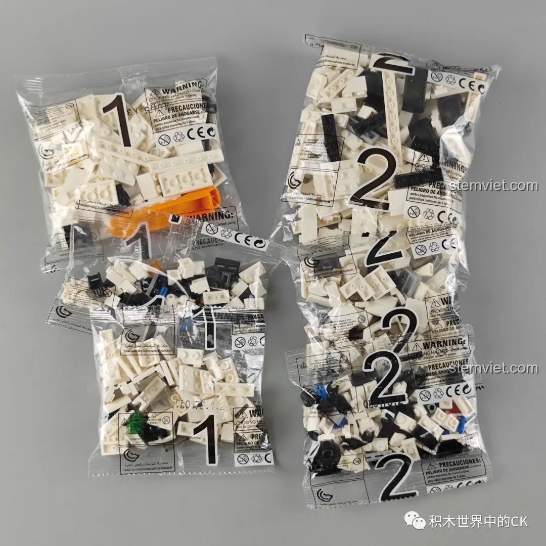 Các túi chi tiết được đánh số 1 và 2 trong bộ lắp ráp Robot chiến binh dũng mãnh 0175.