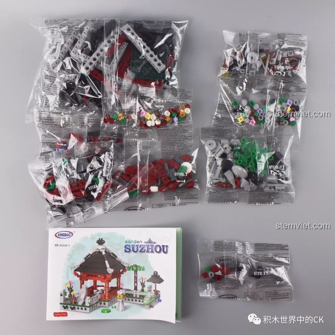 Bên trong hộp set A Thương Lãng Đình là các túi mảnh ghép và sách hướng dẫn lắp ráp chi tiết.