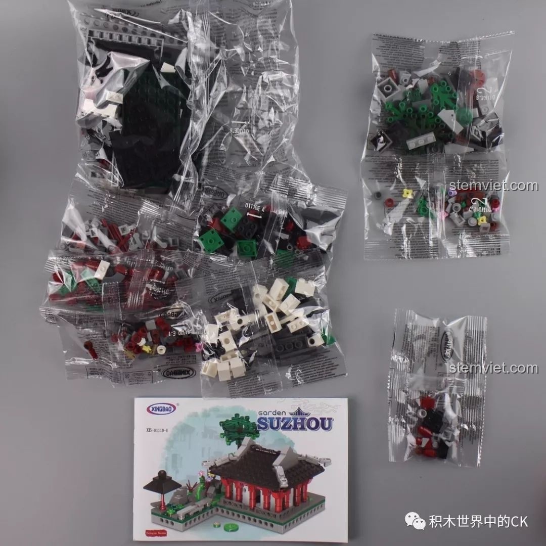 Các túi mảnh ghép và sách hướng dẫn bên trong hộp Phù Dung Tạ, thể hiện chất lượng của Xingbao.