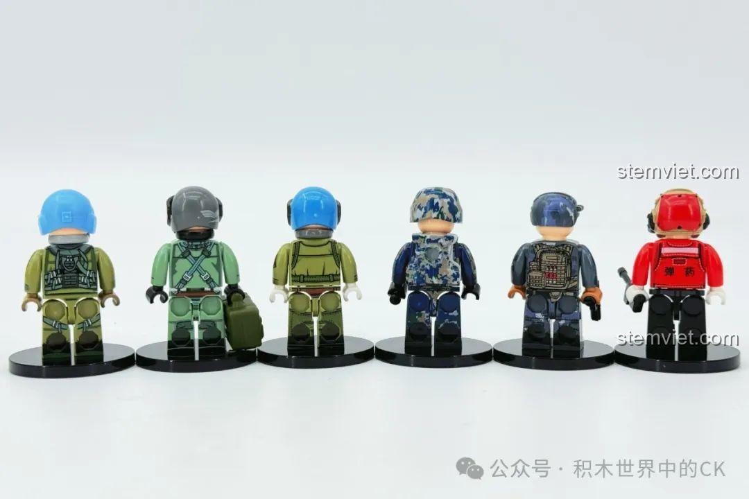 Chi tiết in ở mặt sau của 6 minifigures trong bộ đồ chơi mô hình Bộ ba chiến đấu cơ hải quân 202257.