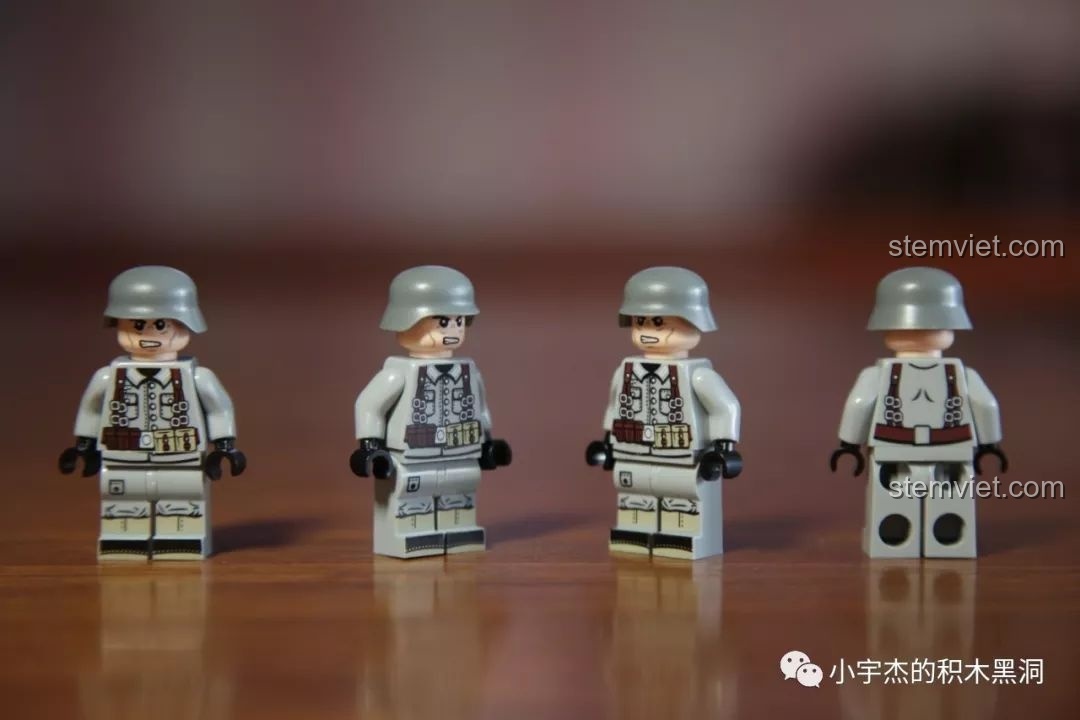 Các minifigure lính Đức sau khi đội mũ, chất lượng in ấn và chi tiết trên quân phục rất tốt.