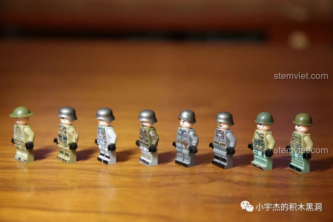 Cận cảnh 8 minifigure quân sự SEMBO được xếp hàng ngang, cho thấy chi tiết in ấn chất lượng cao trên từng nhân vật.