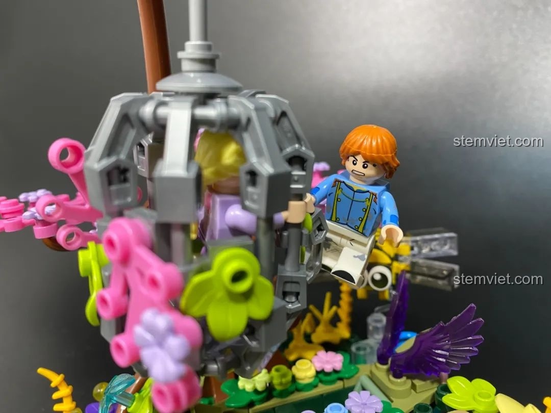 Cận cảnh công chúa và hoàng tử đồ chơi lắp ráp Pantasy 15002 Mỹ Nhân Trong Lồng, chi tiết minifigures