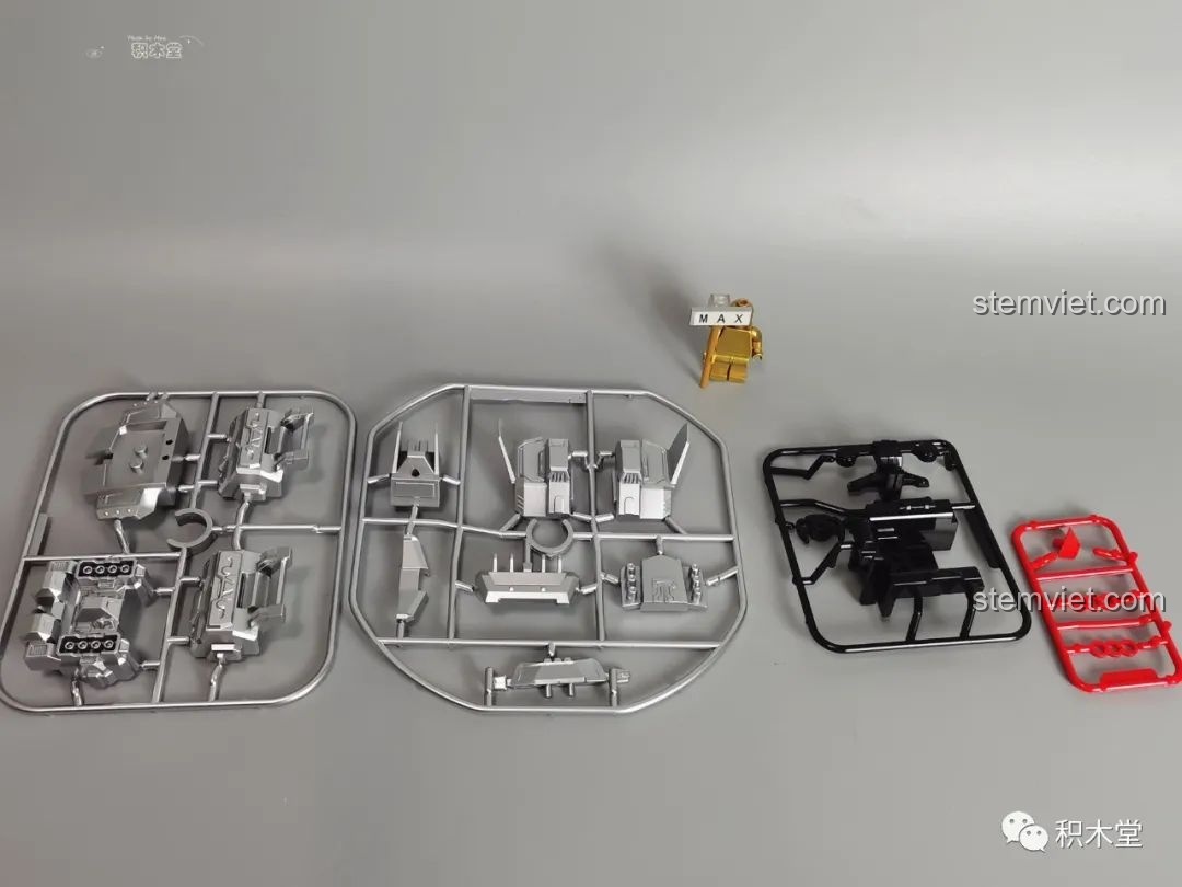 Các vỉ chi tiết mô hình hóa của đồ chơi lắp ráp xe đua QQ Phi Xa Enlighten, độc đáo và mới lạ.