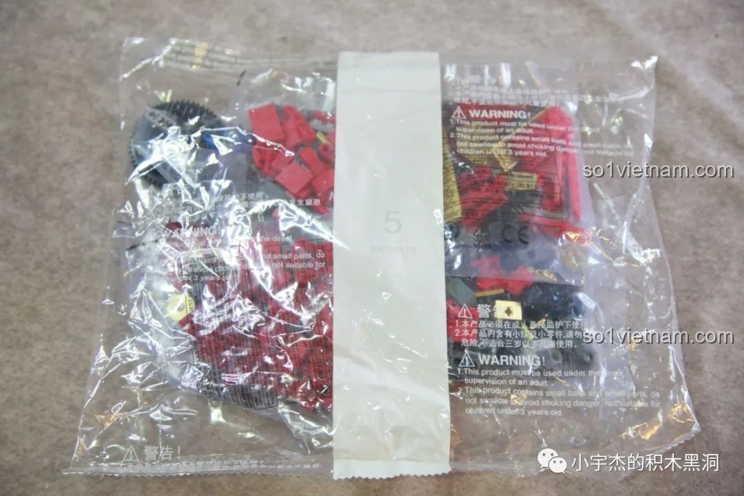 Góc cận cảnh chi tiết ngón tay của Giáp Chống Hulk MK44 KBOX V5004, có thể cử động.