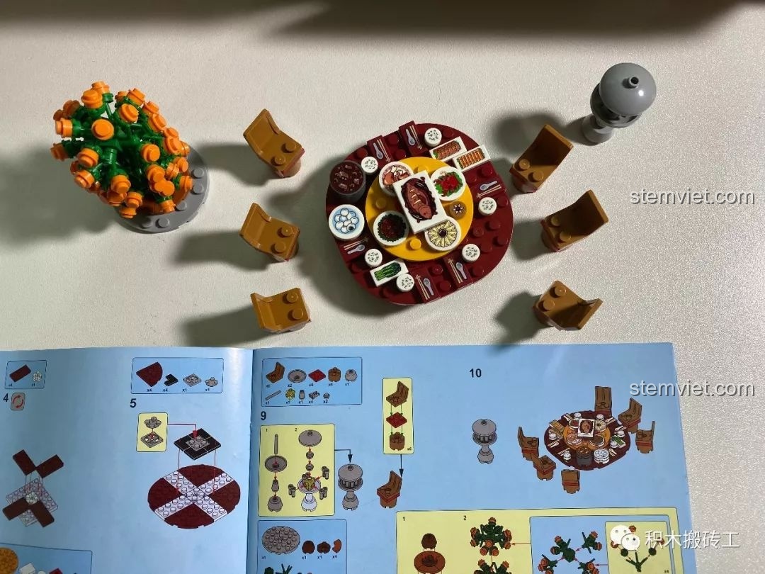 Các chi tiết bàn ăn, ghế, cây quất của bộ đồ chơi mô hình Cảnh Đoàn Viên Ngày Tết LWCK đã hoàn thành.