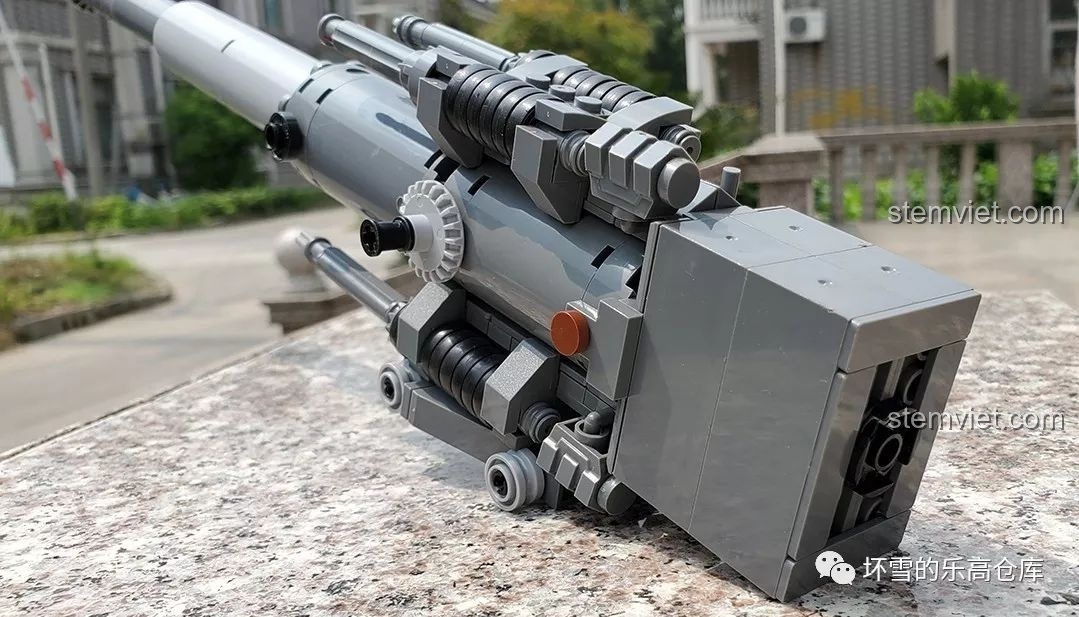 Cận cảnh chi tiết nòng pháo và cơ cấu phía sau của mô hình Đại Bác Dora KAZI KY10005.