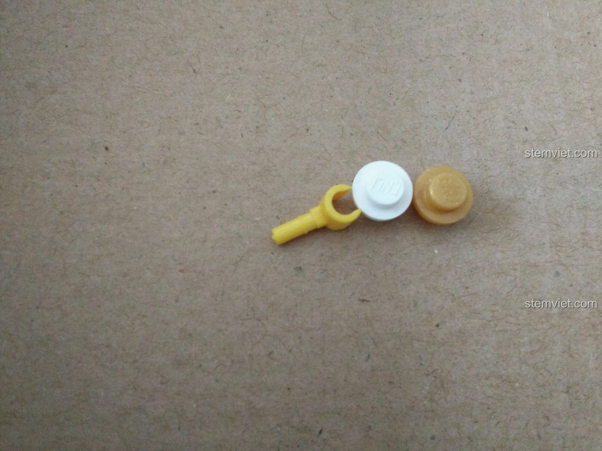 Chi tiết phụ kiện nhỏ của nhân vật Tây Vực Pháp Vương Enlighten 1504, cho thấy sự tỉ mỉ trong thiết kế từng mảnh ghép.