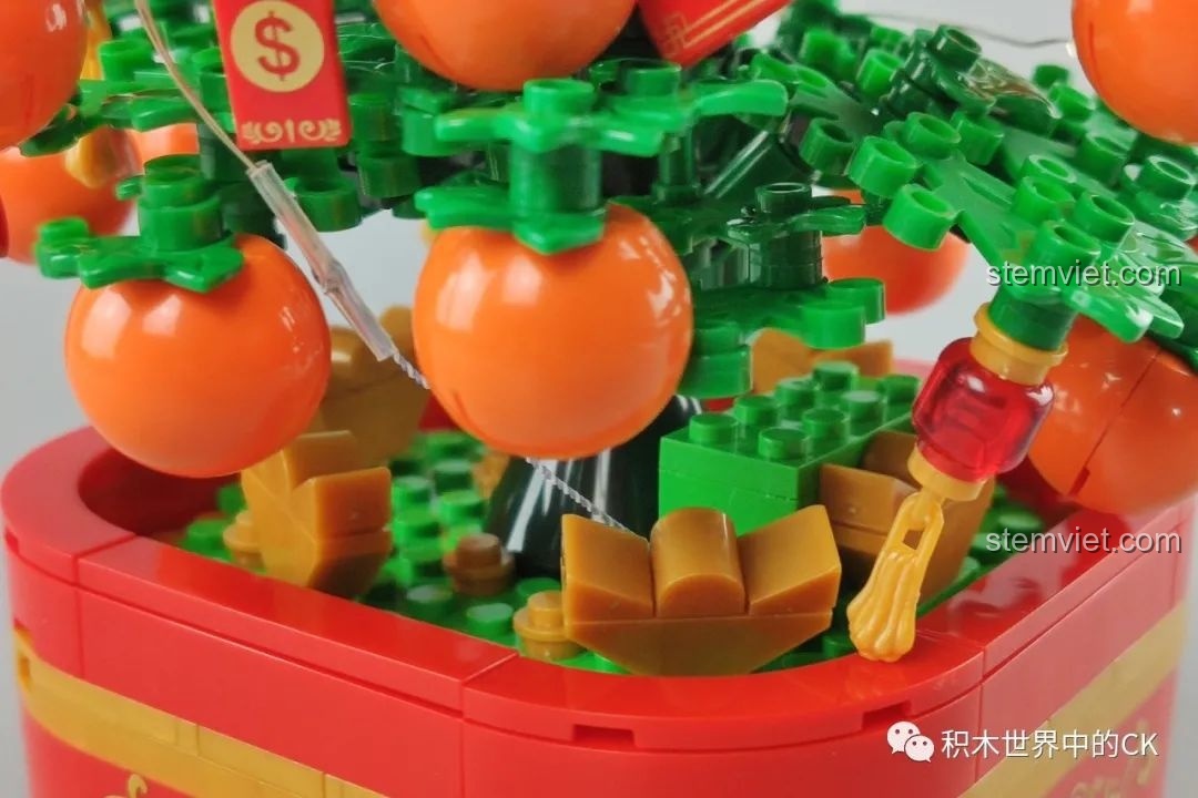 Cận cảnh các chi tiết quả quất, đèn lồng và bao lì xì trên mô hình SEMBO 601145. Đánh giá SEMBO 601145 Chậu quất cảnh.