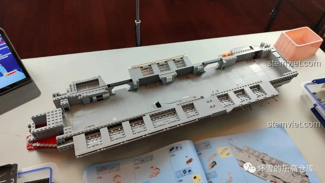 Chi tiết sàn bay và thân tàu của đồ chơi mô hình Hàng Không Mẫu Hạm Hải Quân Trung Quốc SEMBO202001