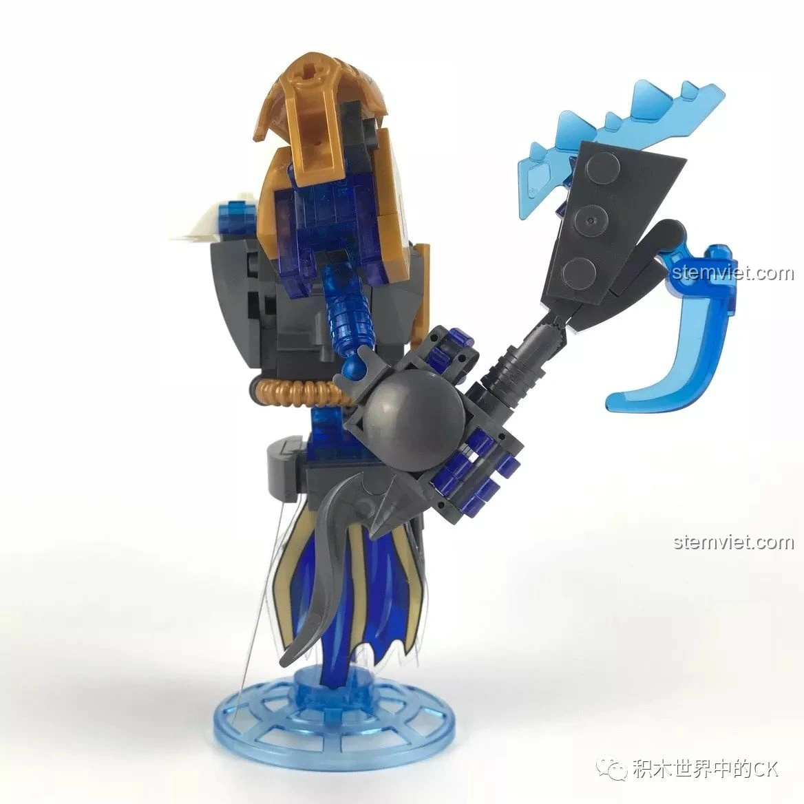 Chi tiết tay phải của Mô hình Mecha Chung Quỳ SEMBO 11858, thể hiện sự khác biệt trong thiết kế.