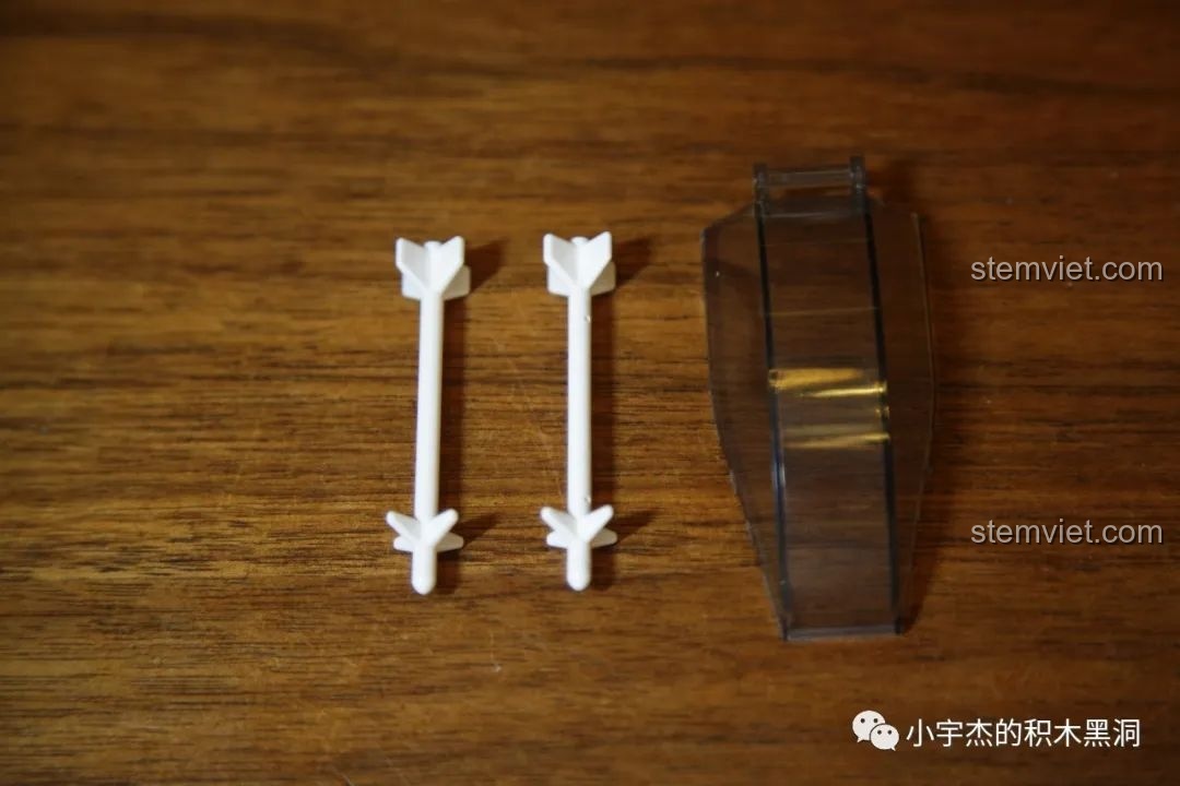 Chi tiết tên lửa và kính buồng lái trong suốt không trầy xước của bộ đồ chơi lắp ghép SEMBO 202037.