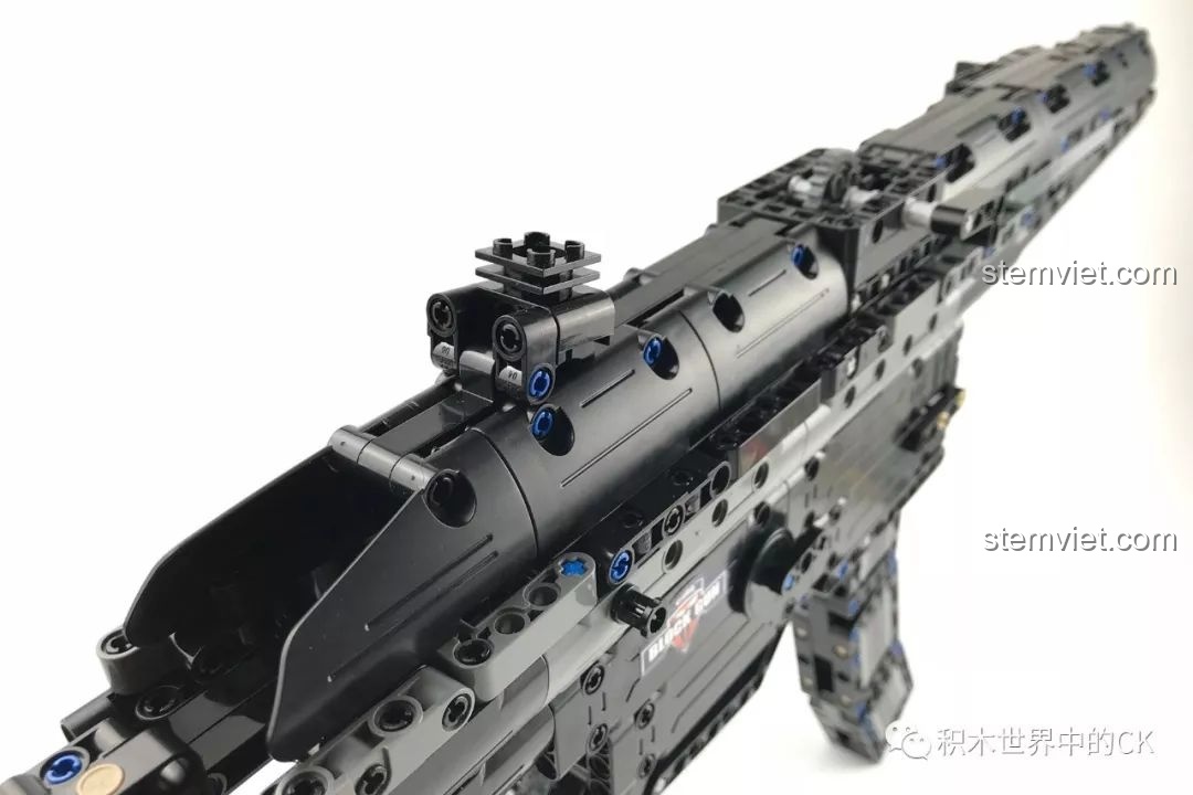 Chi tiết thân súng MP5 CaDA C81006 với sticker Block Gun và nút tháo băng đạn.