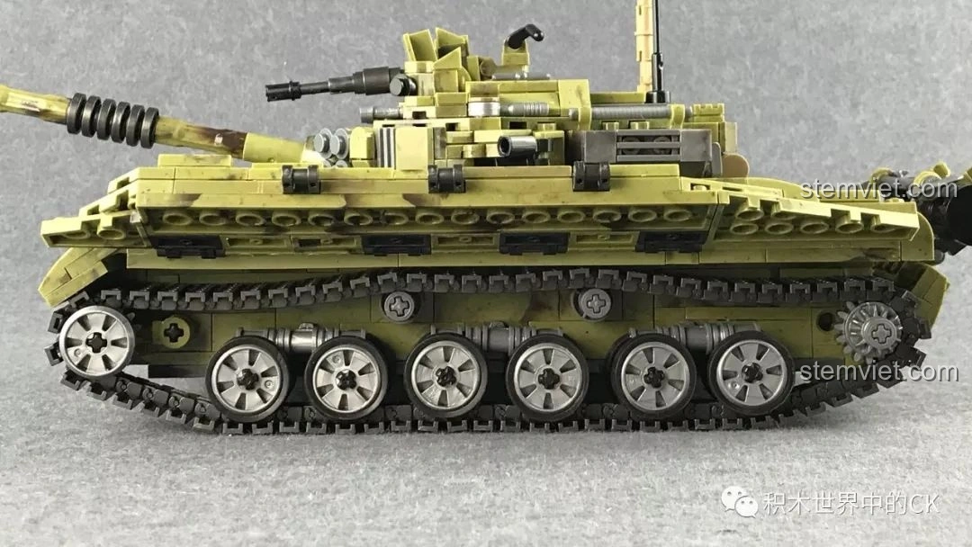 Cận cảnh tháp pháo chính của xe tăng Thiên Hổ Scorpio Tiger XB-06015, hiển thị nhiều chi tiết nhỏ.