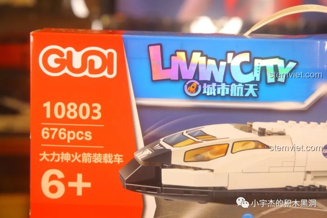 Cận cảnh thông tin trên hộp GUDI 10803, ghi rõ mã sản phẩm, số lượng 676 chi tiết và độ tuổi 6+.