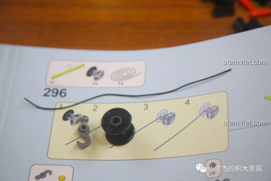 Sợi dây dù màu đen và các chi tiết để lắp ráp bộ tời kéo cho xe địa hình MOYU BLOCK MY88005.