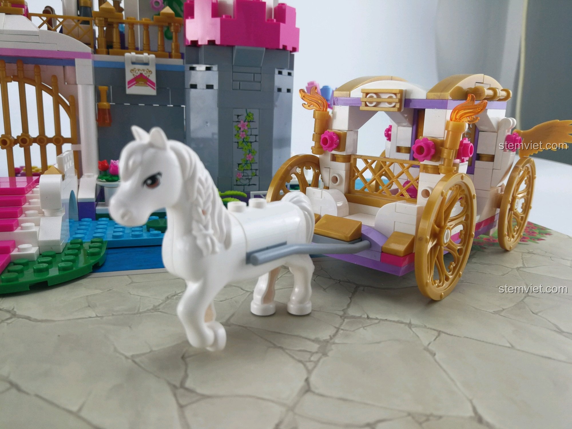 Chi tiết trang trí tường lâu đài Enlighten 2612