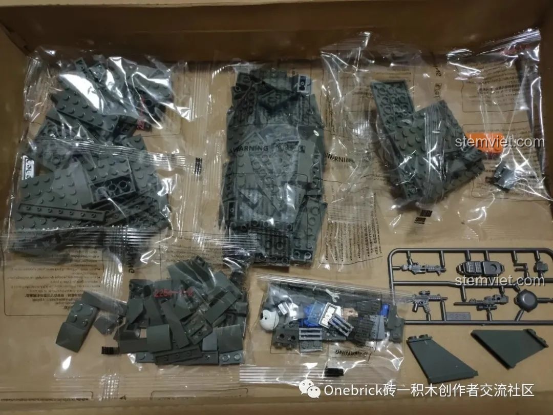 Các chi tiết nhựa ABS trong túi số 1 của bộ CAYI 2254 dùng để lắp ráp thân máy bay J-20.