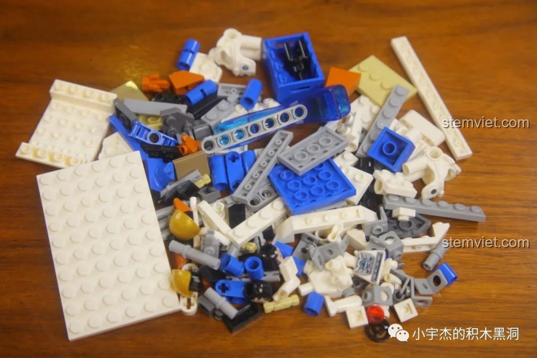 Toàn bộ các mảnh ghép trong túi số 1 của bộ lắp ráp GUDI 10802 Xe tự hành thám hiểm không gian.