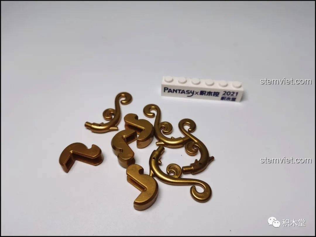 Các chi tiết màu vàng kim của bộ Bồn Tụ Bảo Phú Quý Pantasy 18003, được sơn lại riêng biệt, rất đẹp mắt.