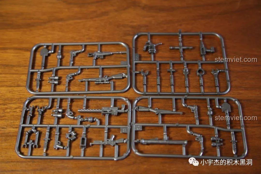 Cận cảnh các loại vũ khí màu xám kim loại trong bộ đồ chơi xây dựng Mô hình xe quân sự Thế chiến II.