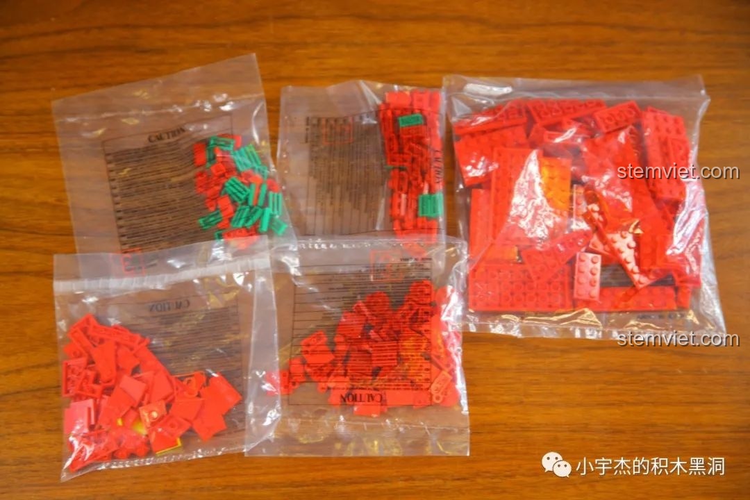 Các túi chi tiết cho bước lắp ráp thứ ba của bộ Hộp quà Tết WOMA C.9122, chuẩn bị cho phần nắp hộp.