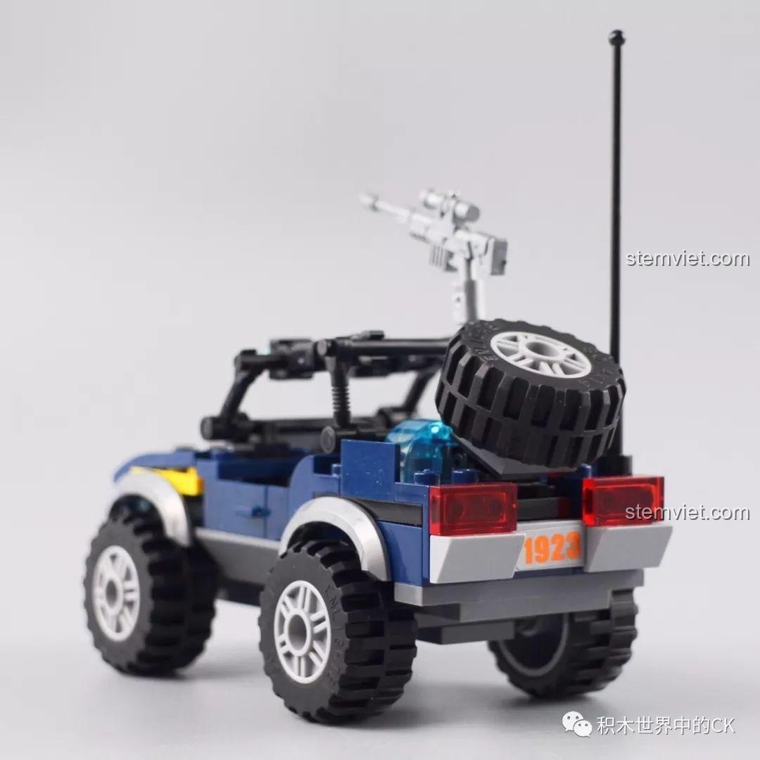 Chi tiết xe cảnh sát trong bộ đồ chơi Cảnh sát Qman 1923