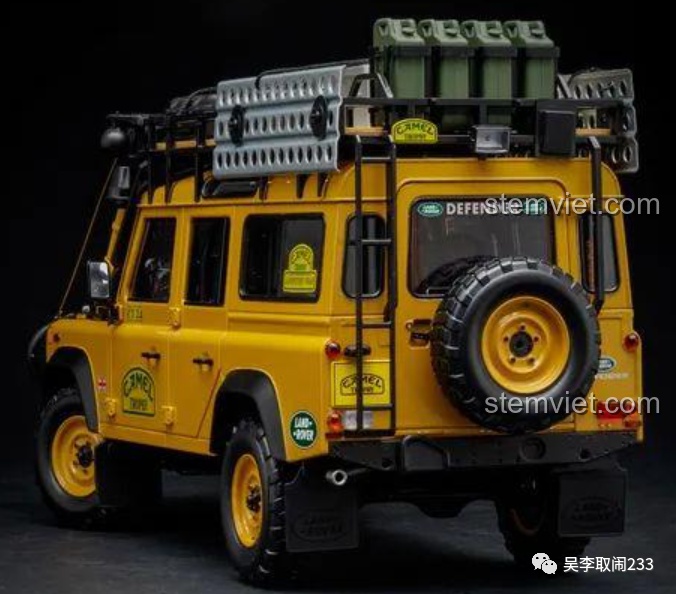 Chi tiết nóc xe và nắp capo của mô hình Land Rover Defender 110 Forange FC8279.