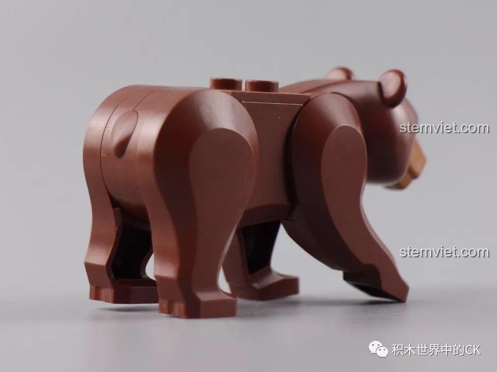 Chi tiết xe truy bắt gấu (mặt trước) trong bộ đồ chơi Cảnh sát Qman 1923