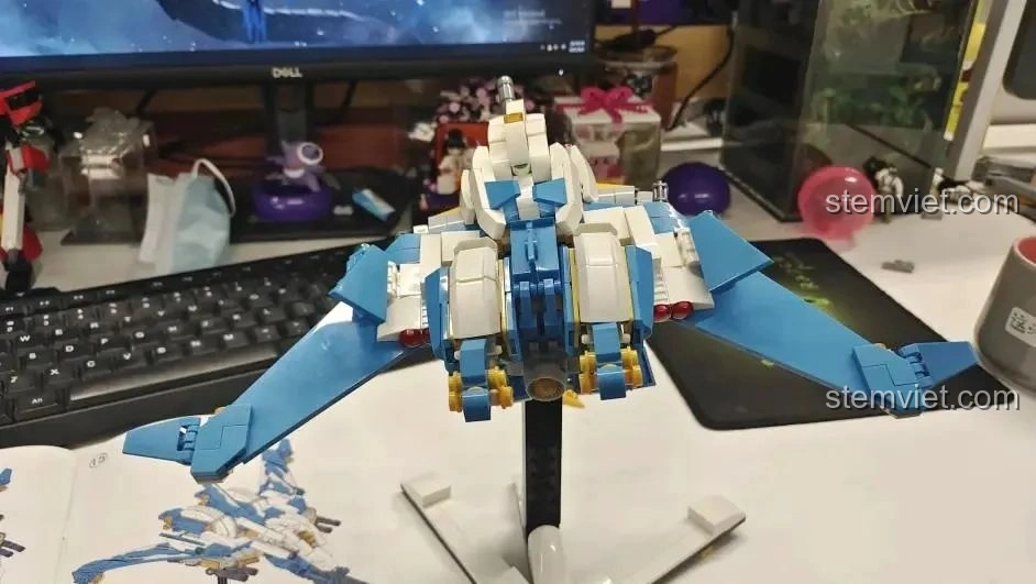 Cận cảnh chi tiết súng Gatling và các khớp nối trên chiến cơ WOMA C0407.