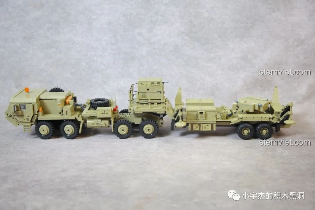 Toàn cảnh chiều dài hơn 60cm của bộ lắp ráp Xe kéo tên lửa Patriot 628014, một thách thức về không gian trưng bày.