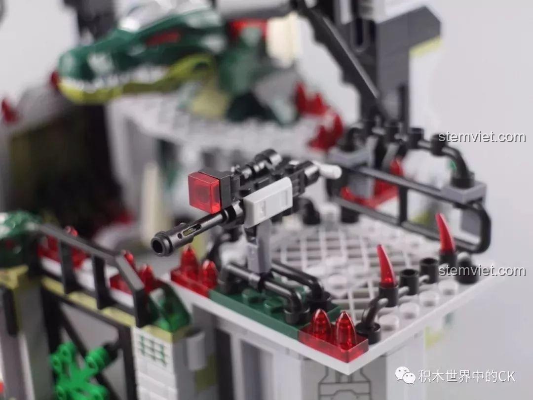 Cận cảnh chòi canh với súng máy hạng nặng trong bộ lắp ráp Biệt đội cá sấu chiến đấu 5063.