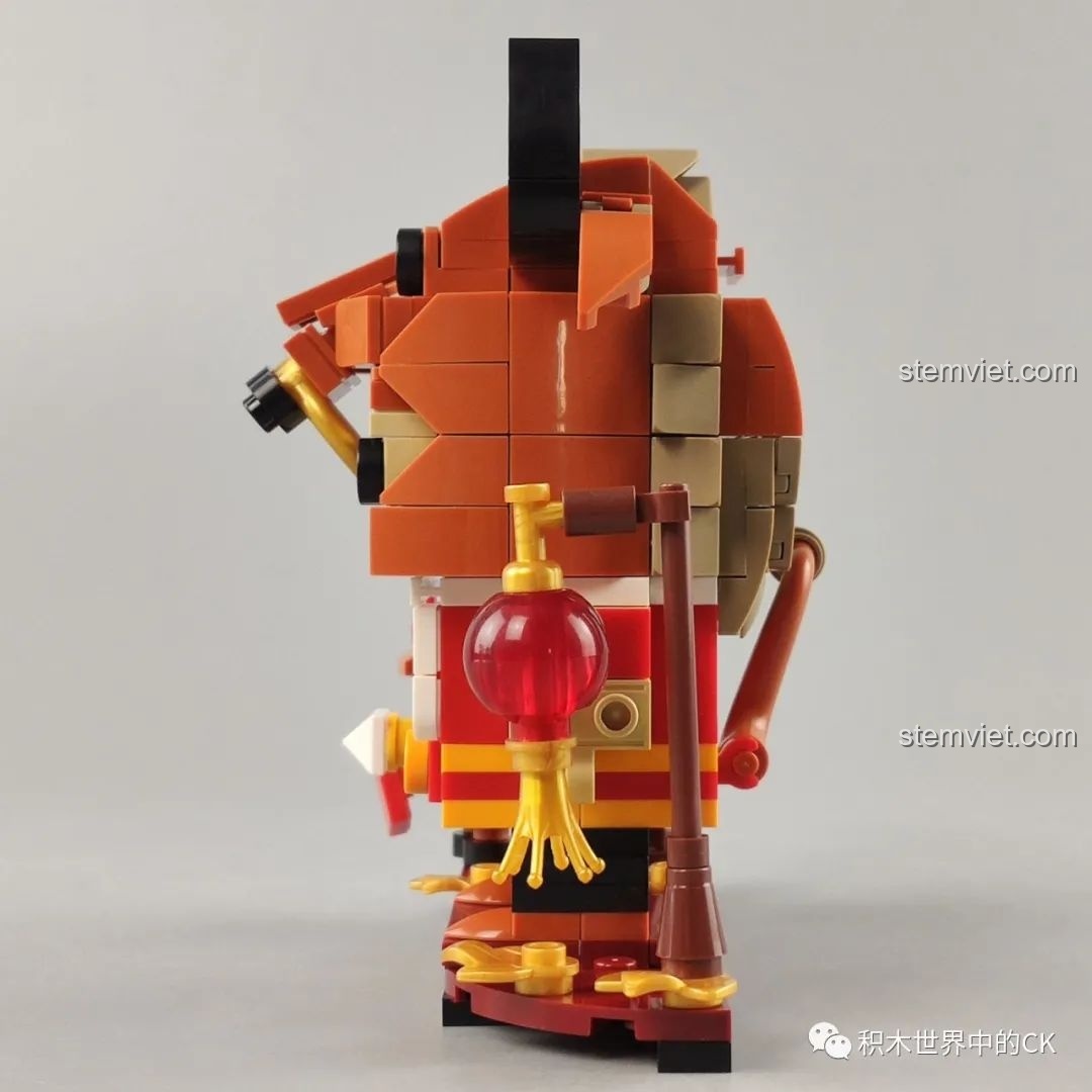 Mô hình chú bò tài lộc Pantasy 99002 nhìn từ bên cạnh, thể hiện sự cân đối trong thiết kế.