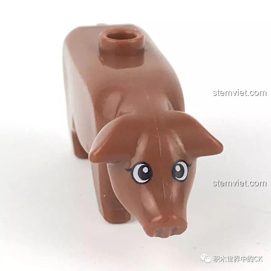 Chú heo nhỏ từ bộ lắp ráp SEMBO Block 11841 nhìn từ góc khác, thể hiện sự dễ thương và chi tiết.