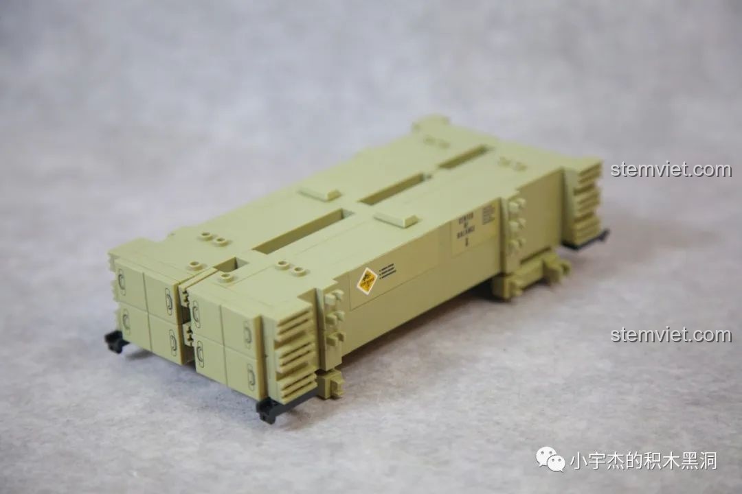 Hai ống phóng tên lửa được ghép lại, hé lộ cơ chế bắn sử dụng các chi tiết đặc biệt.