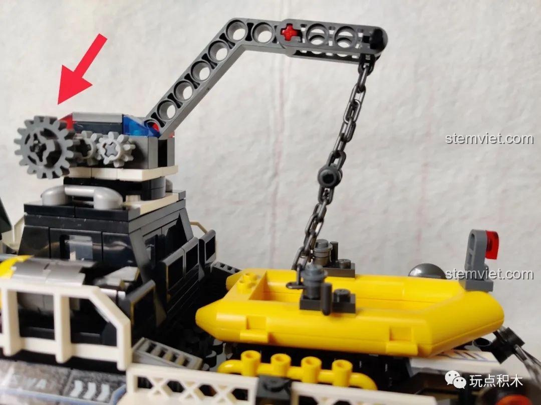 Cơ chế bánh răng dùng để điều khiển cần cẩu trên Tàu Cảnh Sát Đặc Nhiệm SEMBO 102467.