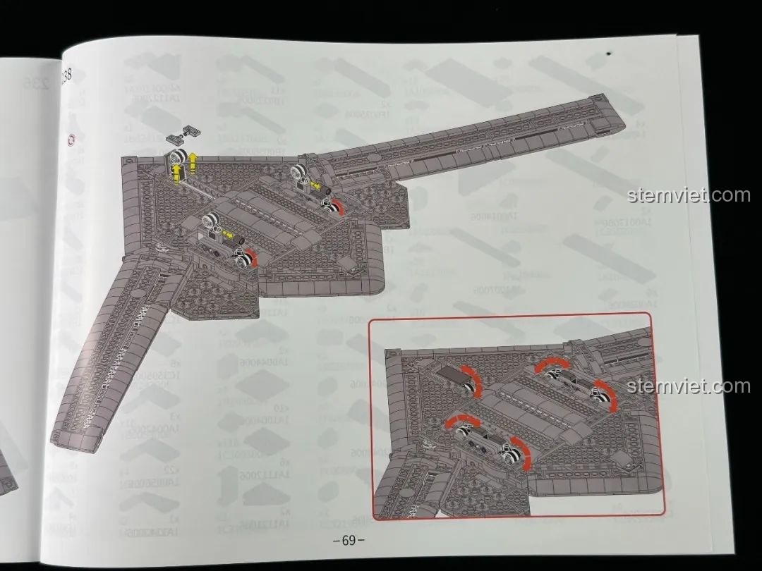 Minh họa cơ chế càng đáp của bộ đồ chơi Niềm tự hào không quân Trung Quốc H-20 cho con trai 6 tuổi.