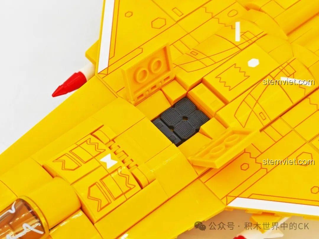 Cơ chế cất hạ cánh thẳng đứng được mô phỏng trên mô hình máy bay chiến đấu J-35 SEMBO 202254.