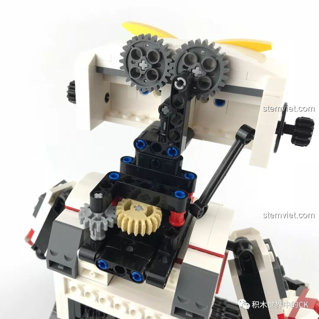 Cơ chế bánh răng liên kết giữa thân và đầu của robot KAKA, giúp đầu cử động khi robot di chuyển.