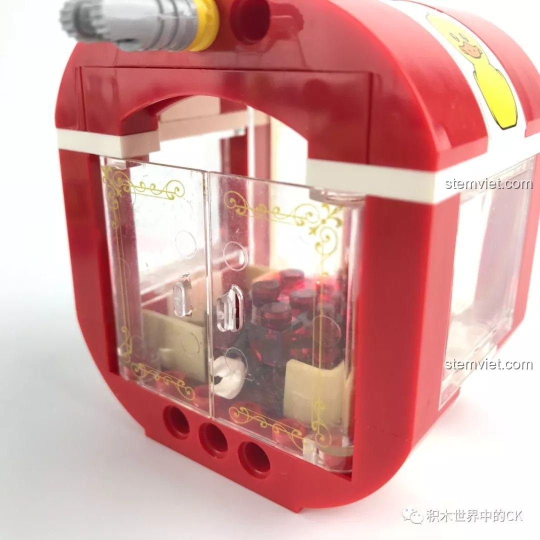 Cận cảnh cơ chế kích hoạt đèn phát sáng khi cửa cabin của Vòng Quay Mặt Trời Winner 7036 được đóng lại.